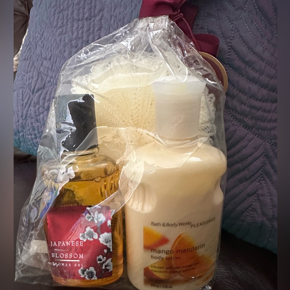 Bath and Body Works Mango Mandarin Lotion 8oz, With Japanes Cherry New & Sealed!